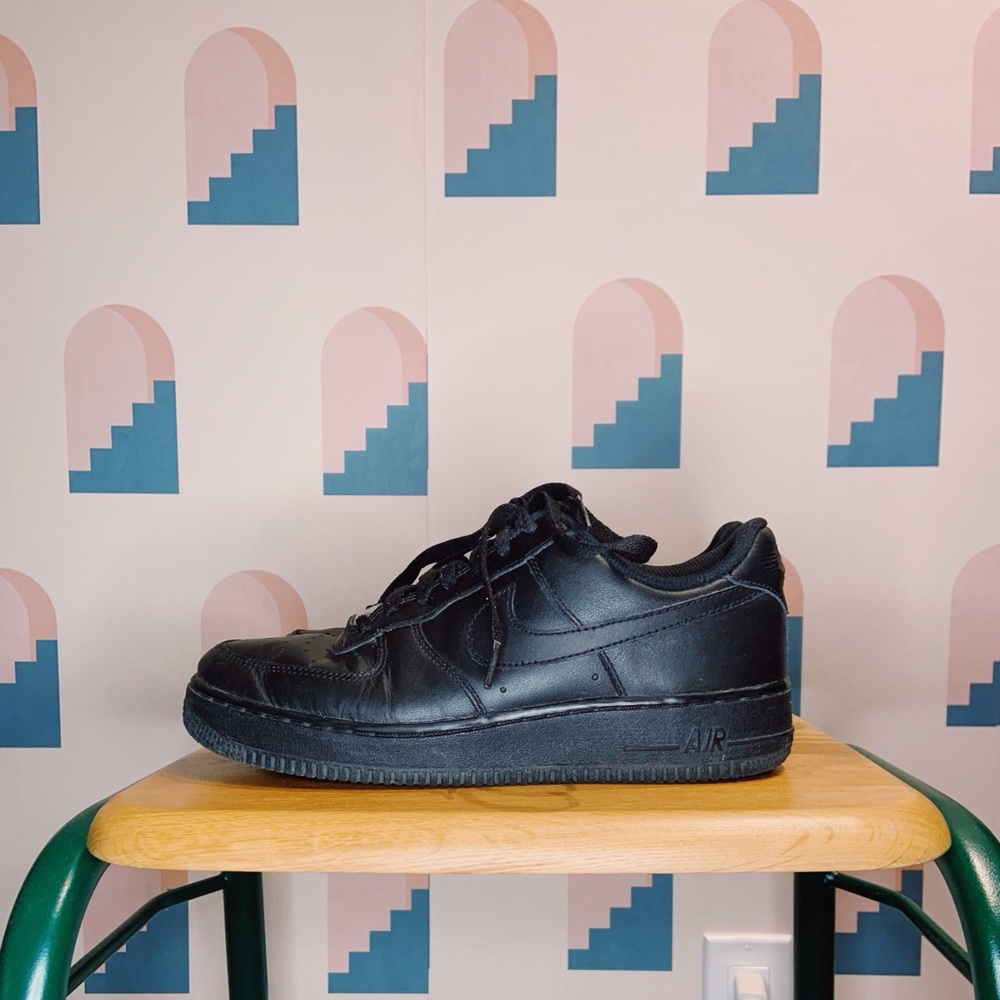 NIKE Black Air Force 1 - Women’s
